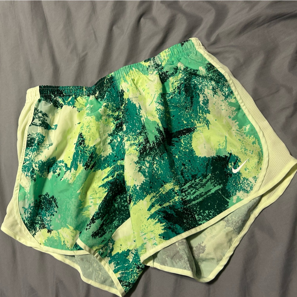 Abstract Green and Black Print Shorts Size Kids XL